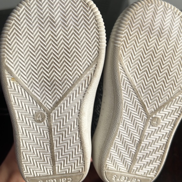 Carters sneakers size 4 - Picture 4 of 4
